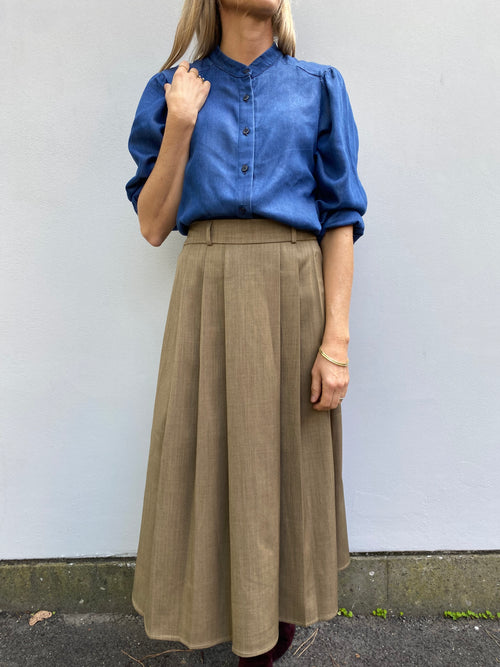 Abbinamento Camicetta corta e Gonna a pieghe