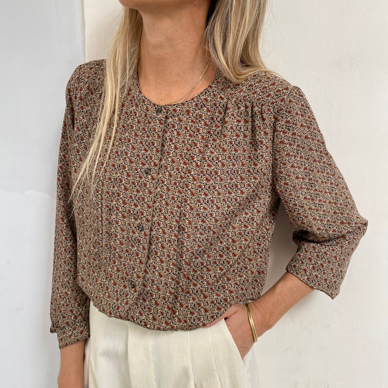 Abbinamento Pantaloni in velluto e Camicetta vintage