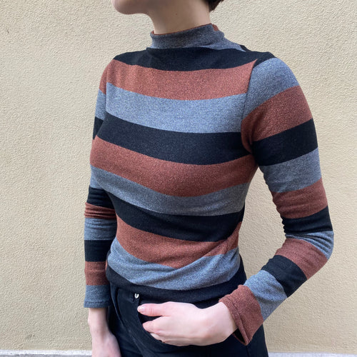 Narrow Crater sweater